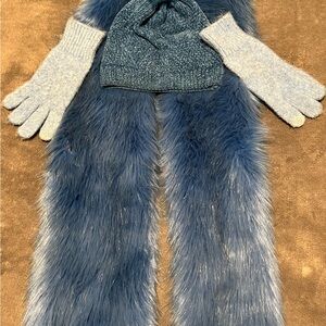 A New Day Faux fur scarf, gloves & hat set in blue. 🩵